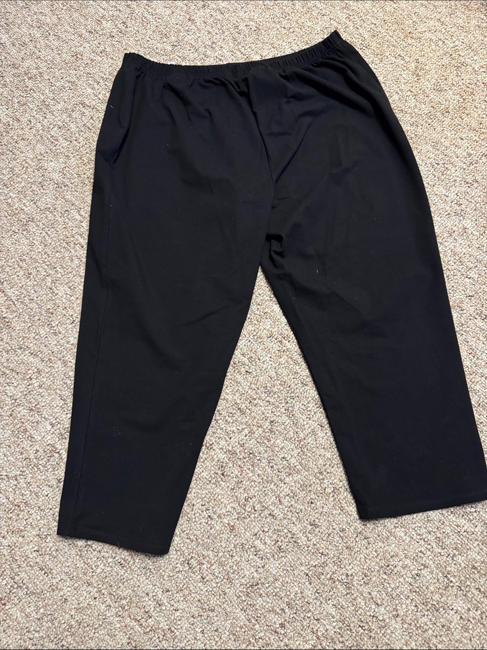 Women with Control Black Elastic Waist cropped Pants - Picture 3 of 4